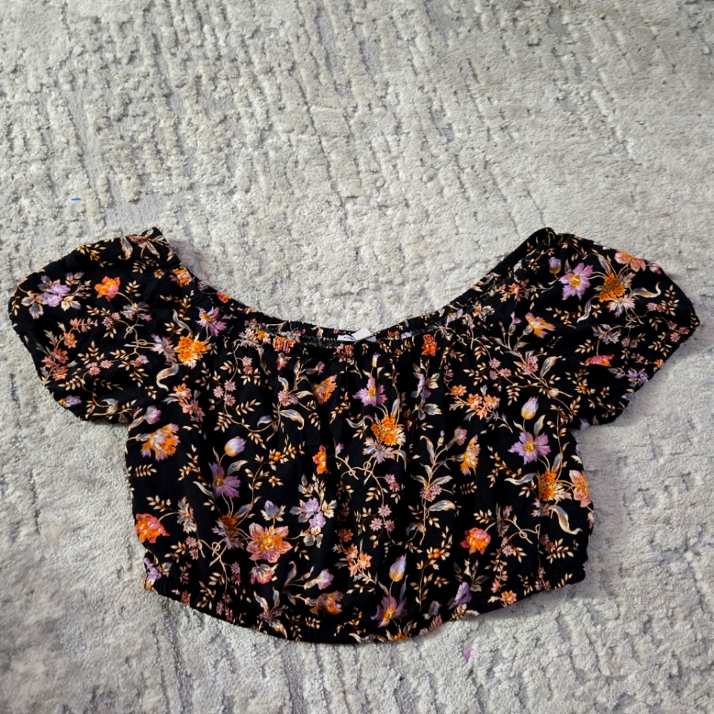 American Eagle Floral Black Crop Top Off the Shoulder Bohemian style Size L